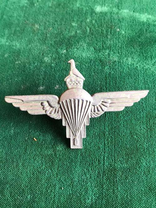 ZIMBABWE ARMY PARACHUTE REGT. BERET BADGE-POST 1980- 2 LUGS