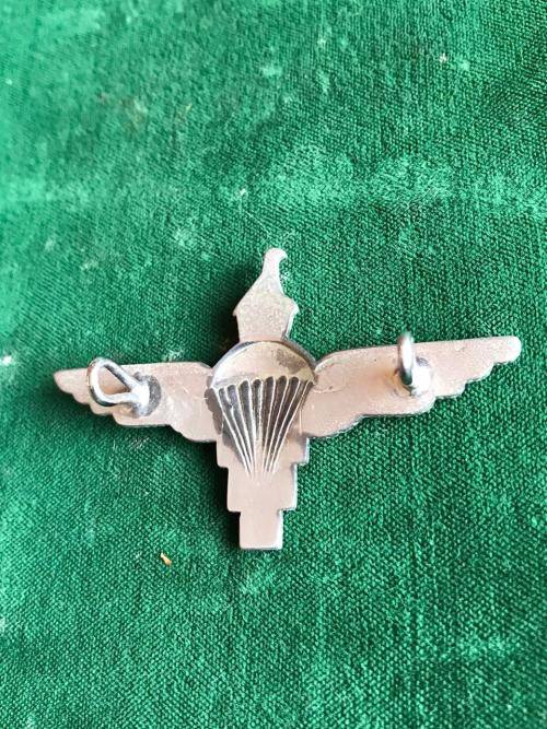 ZIMBABWE ARMY PARACHUTE REGT. BERET BADGE-POST 1980- 2 LUGS