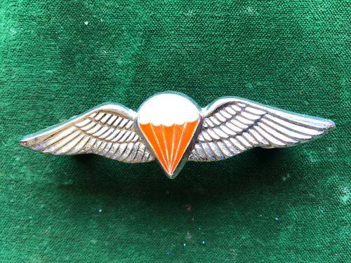 SA PARACHUTE FREEFALL ,CHROMED AND LUCITE CENTRE-FULL SIZE WING-WORN FROM 1970`S- 2 PINS