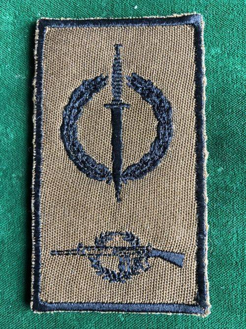 RECCE/COMBINED OPERATOR AND SNIPER CLOTH BREAST BADGE BLACK EMBROIDERED ON NUTRIA