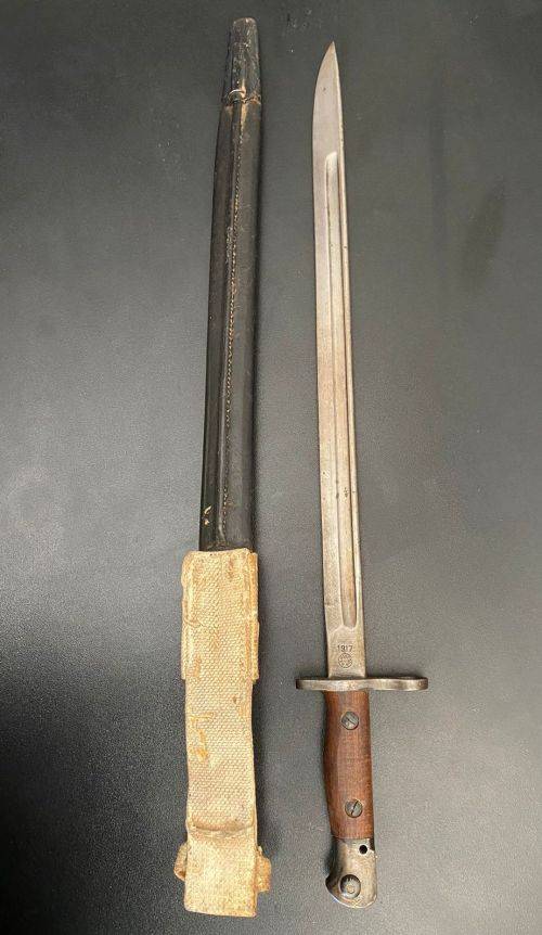 US PATTERN M1917 BAYONET MADE BY REMINGTON,RIGHT RICASSO MARKINGS OF THE US M 1917 BAYONET,SHOWING T
