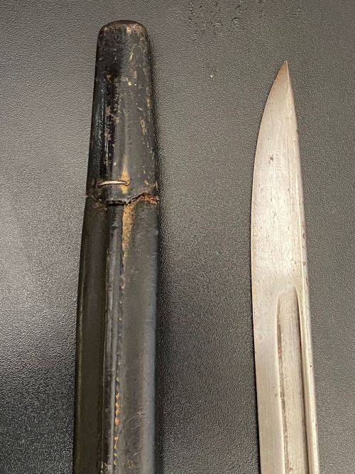 US PATTERN M1917 BAYONET MADE BY REMINGTON,RIGHT RICASSO MARKINGS OF THE US M 1917 BAYONET,SHOWING T