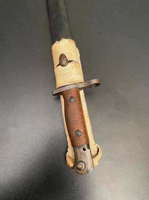 US PATTERN M1917 BAYONET MADE BY REMINGTON,RIGHT RICASSO MARKINGS OF THE US M 1917 BAYONET,SHOWING T