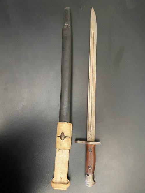 US PATTERN M1917 BAYONET MADE BY REMINGTON,RIGHT RICASSO MARKINGS OF THE US M 1917 BAYONET,SHOWING T