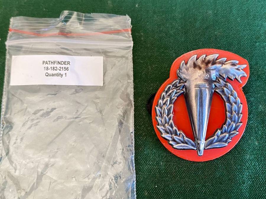 SA PATHFINDER BREAST BADGE- 2 PINS