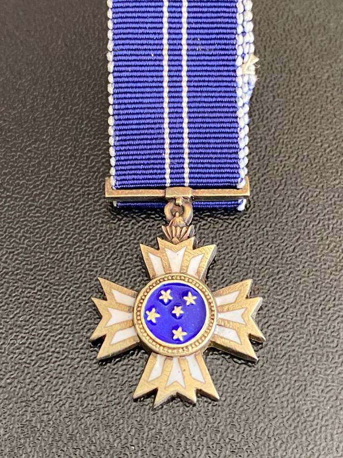 MINIATURE SOUTHERN CROSS DECORATION (SD)1975(MERITORIOUS SERVICE)SILVER,SA MINT MARKINGS AND NUMBERE