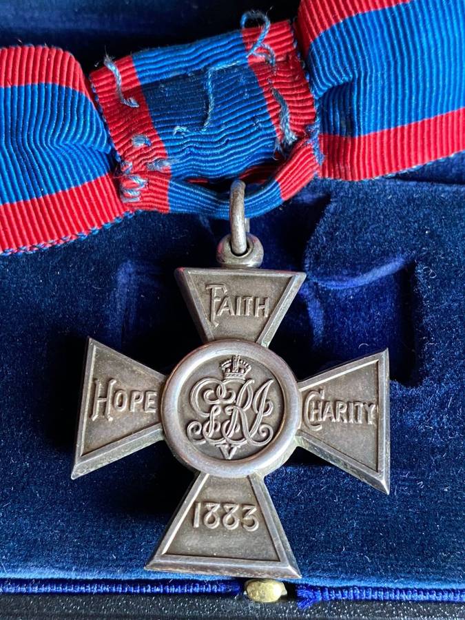 ROYAL RED CROSS IN ORIGINAL PRESENTATION BOX