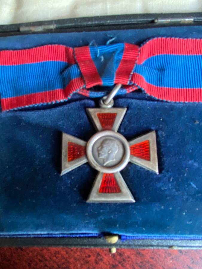 ROYAL RED CROSS IN ORIGINAL PRESENTATION BOX