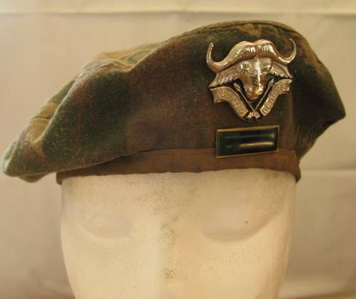 32 BATTALION ORIGINAL USED BERET WITH 3RD PATTERN BERET BAR.