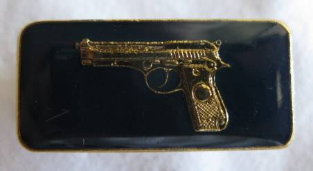 SAP PISTOL MARKSMAN QUALIFICATION BADGE - 1 PIECE ENAMEL WITH LUCITE COVERING
