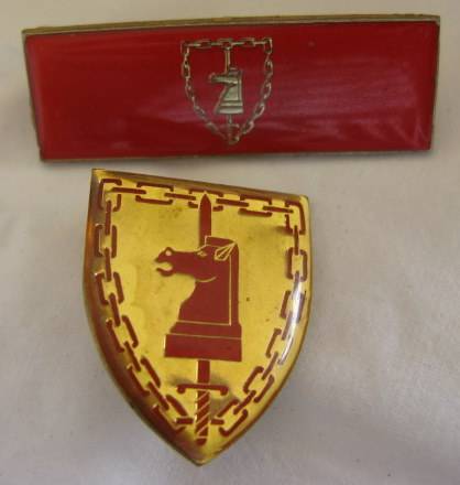 SA ARMY BATTLE SCHOOL AFFILIAITION BAR + BADGE.  PINS INTACT