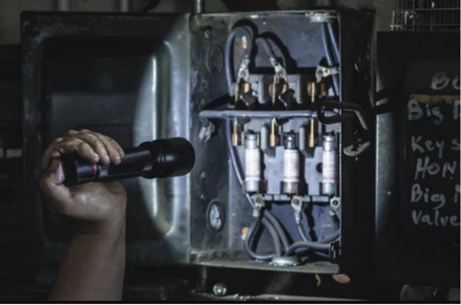 3-IN-1 Laser Stun Gun Flash Light