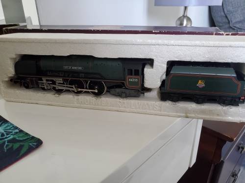 HORNBY OO SCALE - BR CITY OF HEREFORD 4-6-2 STEAM LOCO and TENDER - BOXED
