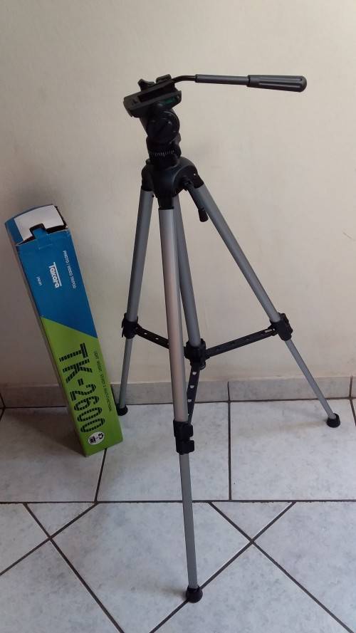 Takara Japan TK - 2600 Photo/Video Tripod with Liquid Level Gauges