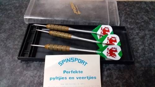 Vintage Set of Darts with Bilingual Pamphlet