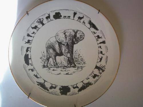 Proud Elephant Kruger Park Plate - Drosdy Ware South Africa 25cm