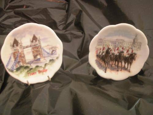 Two Miniature Plates - Tower Bridge & Buckingham Palace - Size 5.5cm