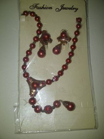 Red Beaded Necklace & Ear Ring Fashion Set (Postage R25)