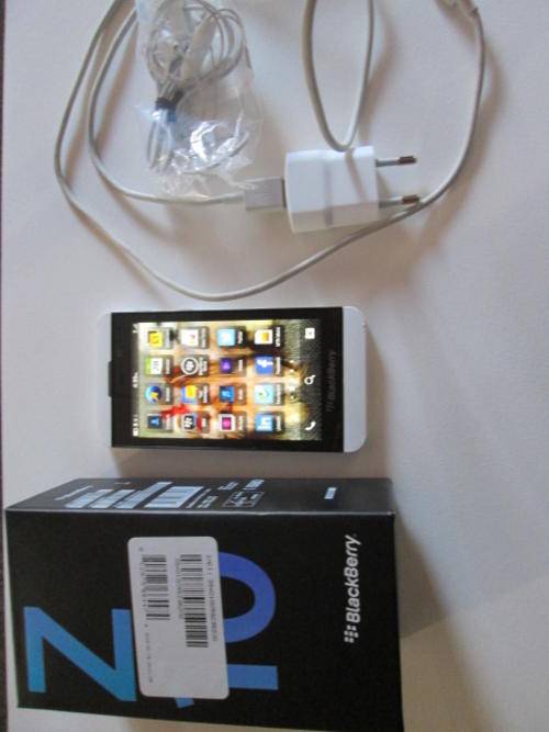White Blackberry Z10 with Charger & Earphones (Re-listed due to Non-Paying Bidder)