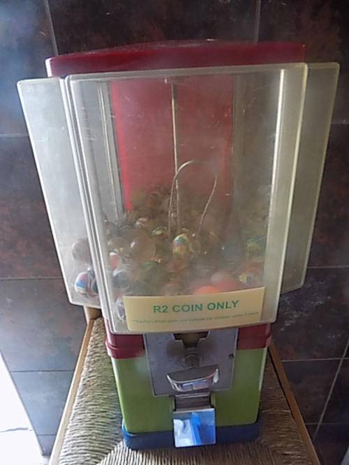 Secondhand R2 Coin Operated Rubber Ball/Gumball Vending Machine