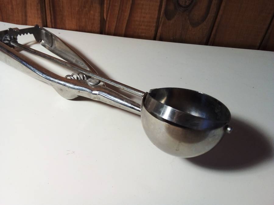 Spring Action Metal Ice Cream Scooper