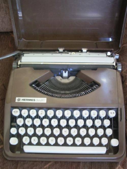 Hermes Baby Typewriter in Chocolate Brown Case