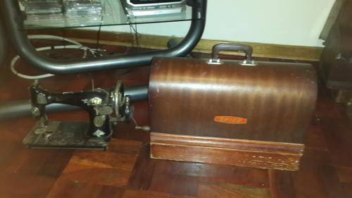 WOW!!ANTIQUE SNIER AND SINGER ALL FOR ONE BID MASSIVE BARGAIN DONT MISS OUT!!