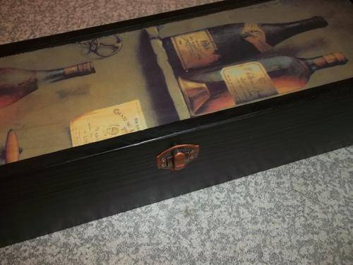 VINTAGE LOOK BOX    HIGHLY COLLECTABLE