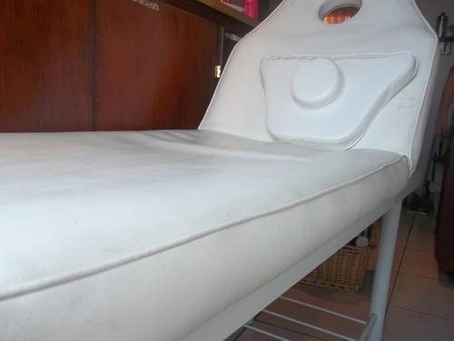 ORIGINAL STRONG MASSAGE BED MUST GO