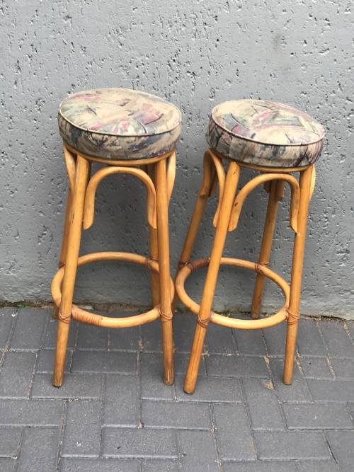 2 Bar stools