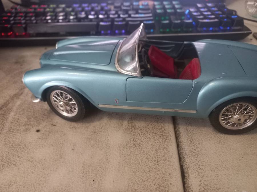 Bburago 1955 Lancia Aurelia Italy B24 Spider Convertible 1:18 Scale Diecast Car
