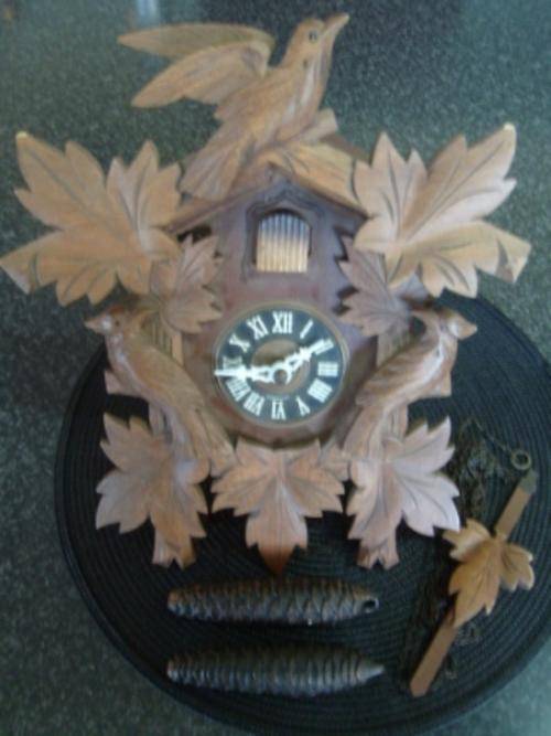 AWESOME!! VINTAGE 1 DAY GERMAN CUCKOO CLOCK, WORKING!!!!