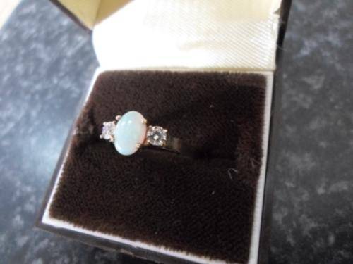 EXQUISITE!! VINTAGE 14CT YELLOW GOLD 0.20CT DIAMOND AND OPAL RING VALUE R2500