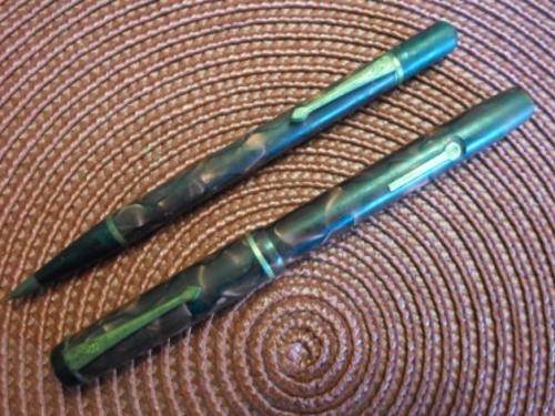 WOW!!! VINTAGE RED BAKELITE CONWAY STEWART FOUNTAIN PEN(14CT GOLD NIB) AND PENCIL SET