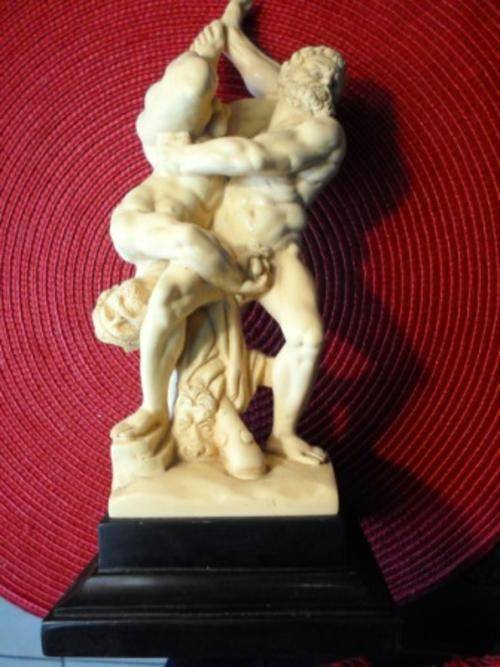 LOVELY!!! SIGNED!!! HIGHLY DETAILED "G. RUGGERI" RESIN FIGURE OF HERCULES & KING DIOMEDES WRESTLING