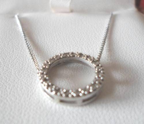 STUNNING!! 9ct WHITE GOLD AND DIAMOND LADIES NECKLACE PENDANT 0.10ct DIAMONDS