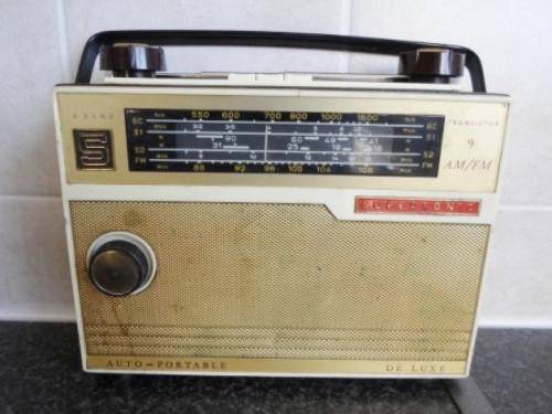 AWESOME!!! VINTAGE SUPERSONIC PORTABLE RADIO