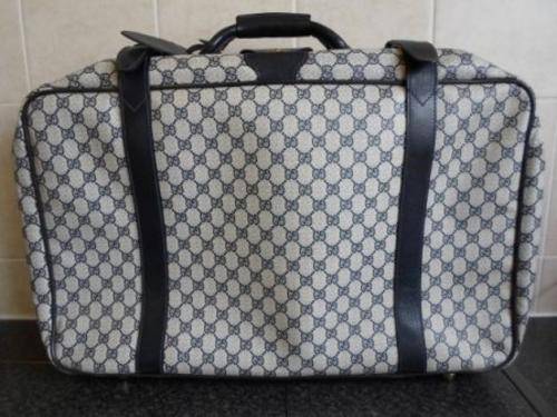 WOW!!! ORIGINAL 1980's VINTAGE "GUCCI" NAVYBLUE LEATER AND CANVAS TRAVEL CASE VALUE R3000