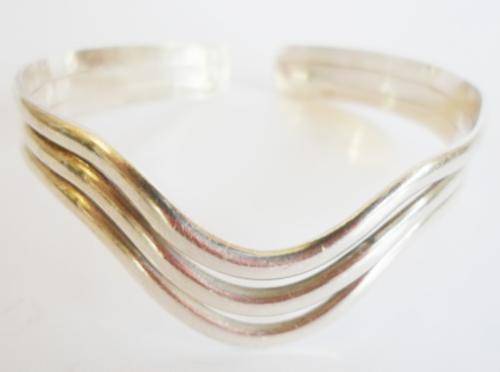 AWESOME!!! HEAVY VINTAGE STERLING SILVER BANGLE 70 X 55 X 11mm  22g