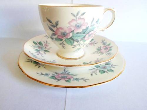 BEAUTIFUL!! COLCLOUGH TRIO PATT NO. 8378