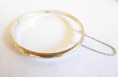 STUNNING!! VINTAGE STERLING SILVER CLIP BANGLE WITH BEAUTIFUL ENGRAVED DETAIL