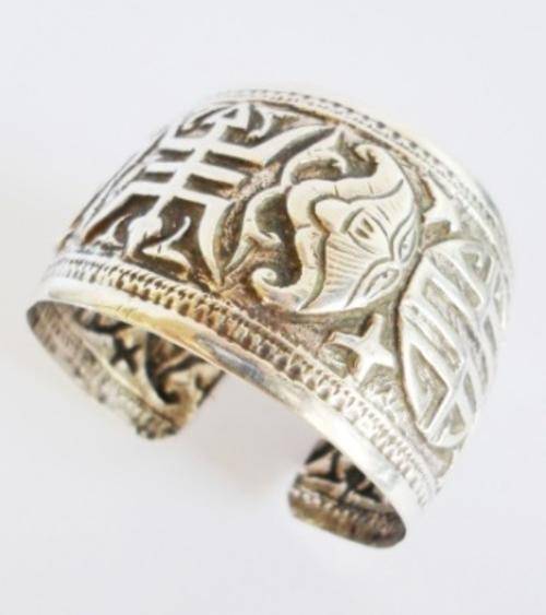 EXQUISITE!!! HUGE ANTIQUE STERLING SILVER BANGLE WITH STUNNING EMBOSSED DETAIL 36.1g