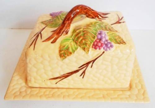 BEAUTIFUL!! WADE BRAMBLES BUTTER DISH & COVER WOW!!