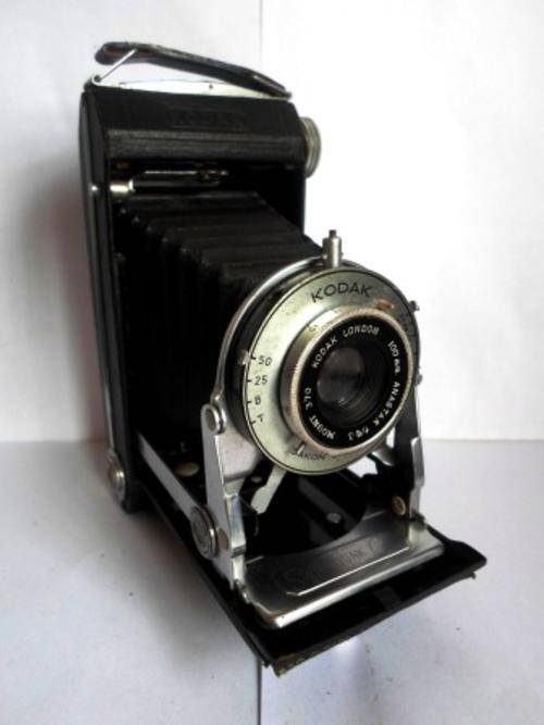 WOW!! KODAK SIX-20A WITH LEATHER CASE, WORKING CONDITION!!