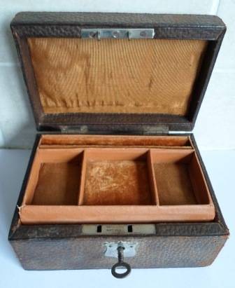 LOVELY!! EDWARDIAN LEATHER BOUND JEWELLERY BOX WITH ORIGINAL KEY CIRCA 1910- 1920  WOW!! WOW!!