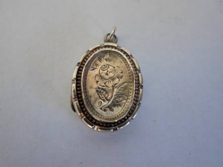 WOW!! VICTORIAN STERLING SILVER LOCKET CIRCA 1890's 4.1g WOW!!