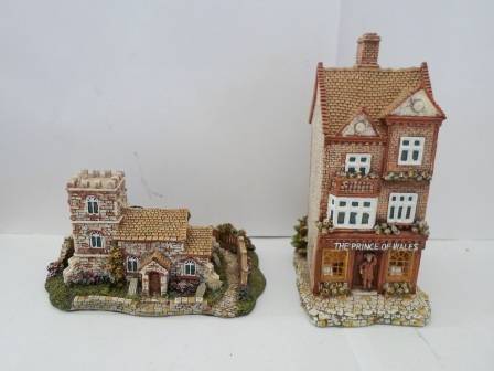 WOW!! 2 X LEONARDO COLLECTION MINIATURE HOUSES  MINT CONDITION!! WOW!!