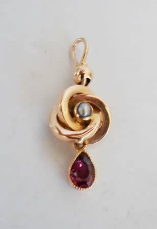 WOW!! VICTORIAN 15ct GOLD, GARNET & SEED PEARL PENDANT  1,4g CIRCA 1880's WOW!! WOW!!