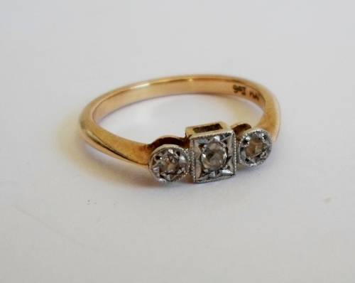 WOW!! ART DECO!! 9ct GOLD & PLATINUM 0.12ct DIAMOND RING CIRCA 1930's 2,2g  VALUE R5500