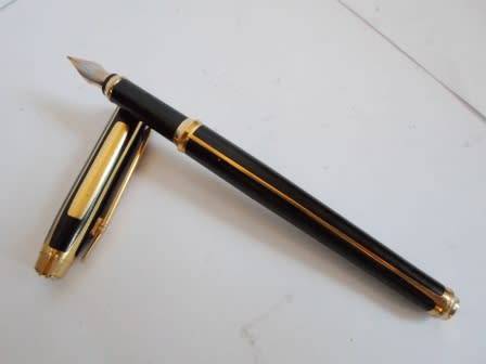 EXQUISITE!! VINTAGE ELYSEE WEST GERMANY 18ct GOLD PLATED FOUNTAIN PEN WITH 18ct NIB VALUE R1950